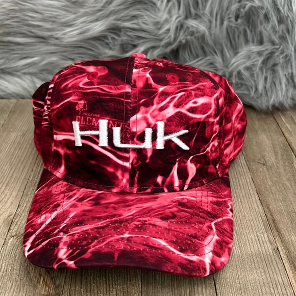 Huk Other - Huk Element Stretch Fit Size M/L - NEW